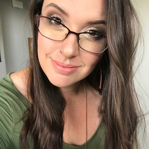 Meet your Posher, Kim - Picture 1 of 1